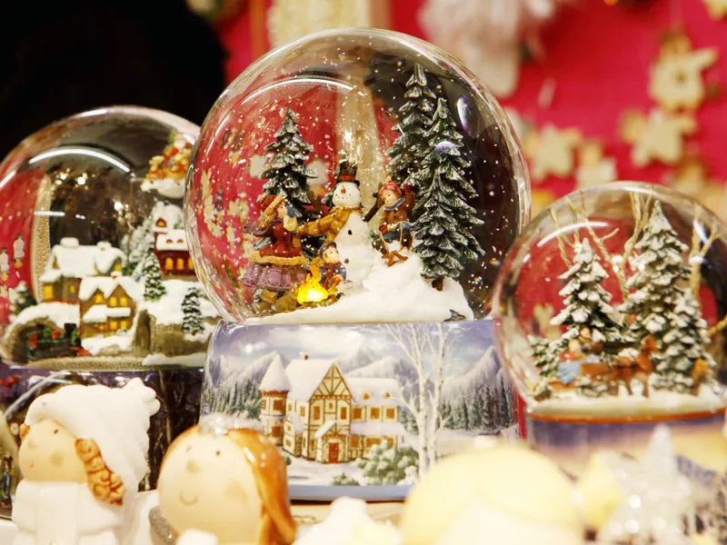 Vintage Snow Globes As Collector’s Products